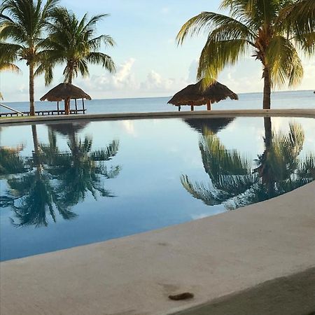 Front Beach Private Room With Shared Bathroom Cancún Eksteriør billede