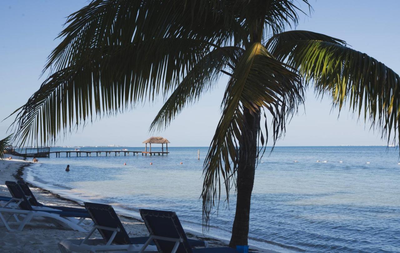 Front Beach Private Room With Shared Bathroom Cancún Eksteriør billede