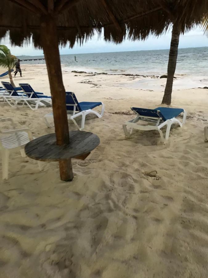Front Beach Private Room With Shared Bathroom Cancún Eksteriør billede