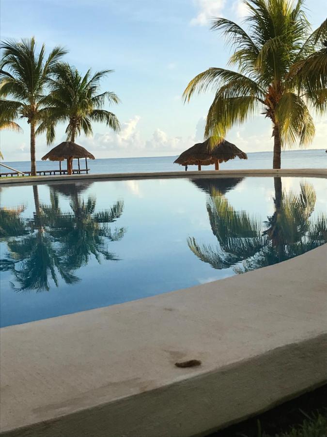 Front Beach Private Room With Shared Bathroom Cancún Eksteriør billede