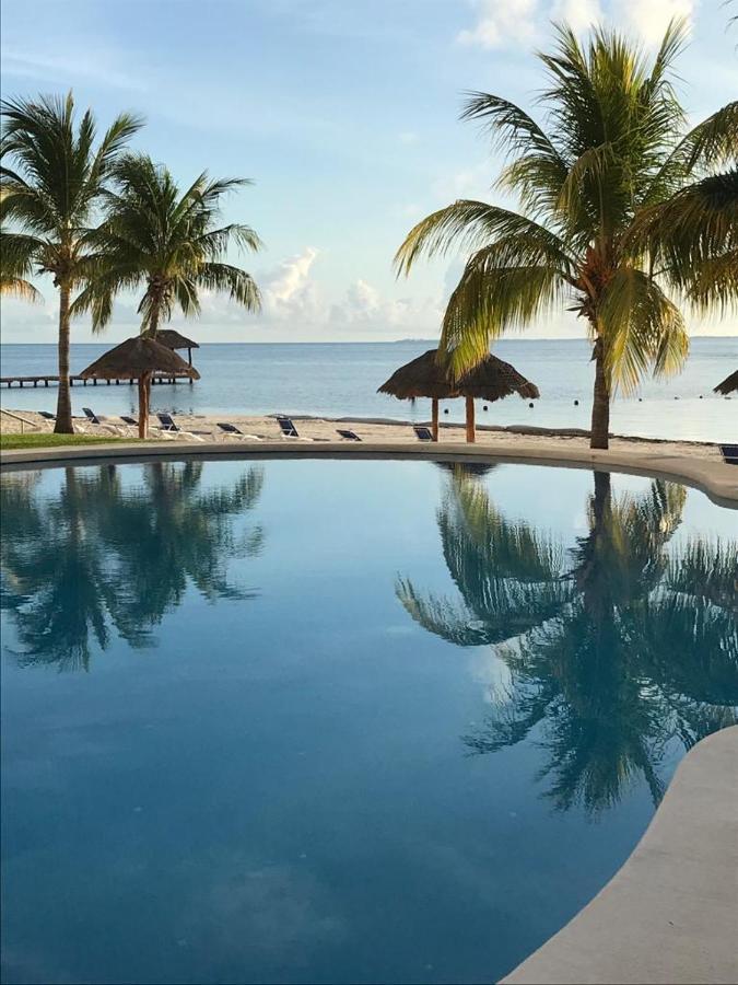 Front Beach Private Room With Shared Bathroom Cancún Eksteriør billede