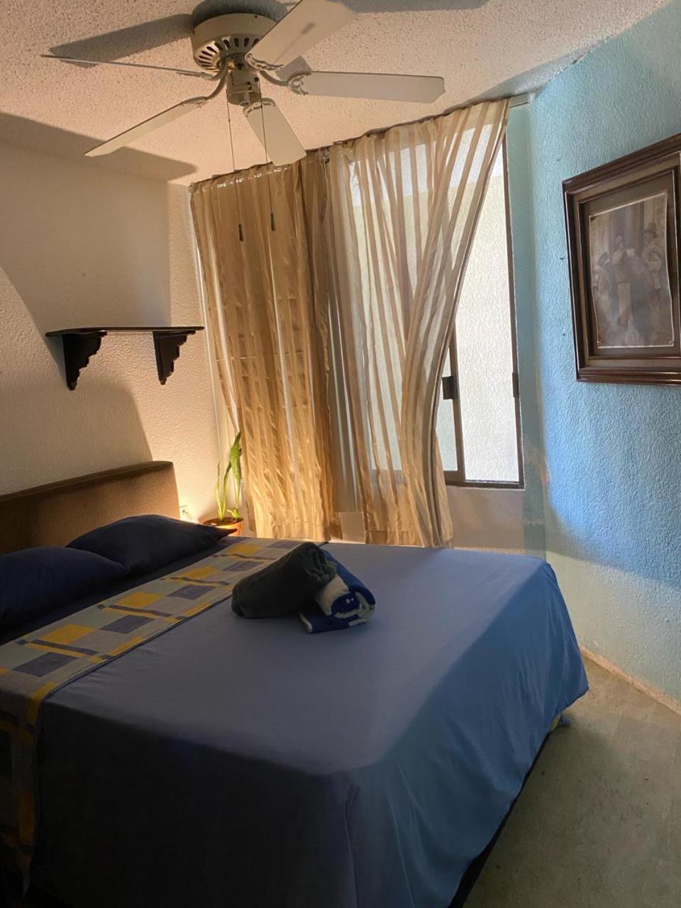 Front Beach Private Room With Shared Bathroom Cancún Eksteriør billede