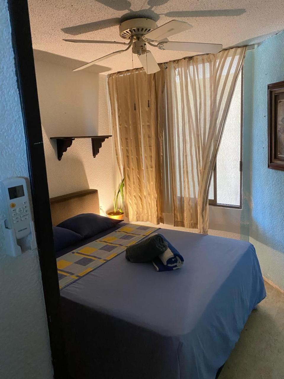 Front Beach Private Room With Shared Bathroom Cancún Eksteriør billede