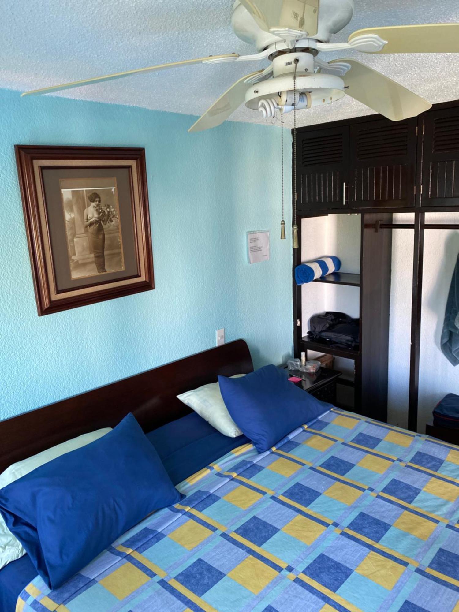 Front Beach Private Room With Shared Bathroom Cancún Eksteriør billede