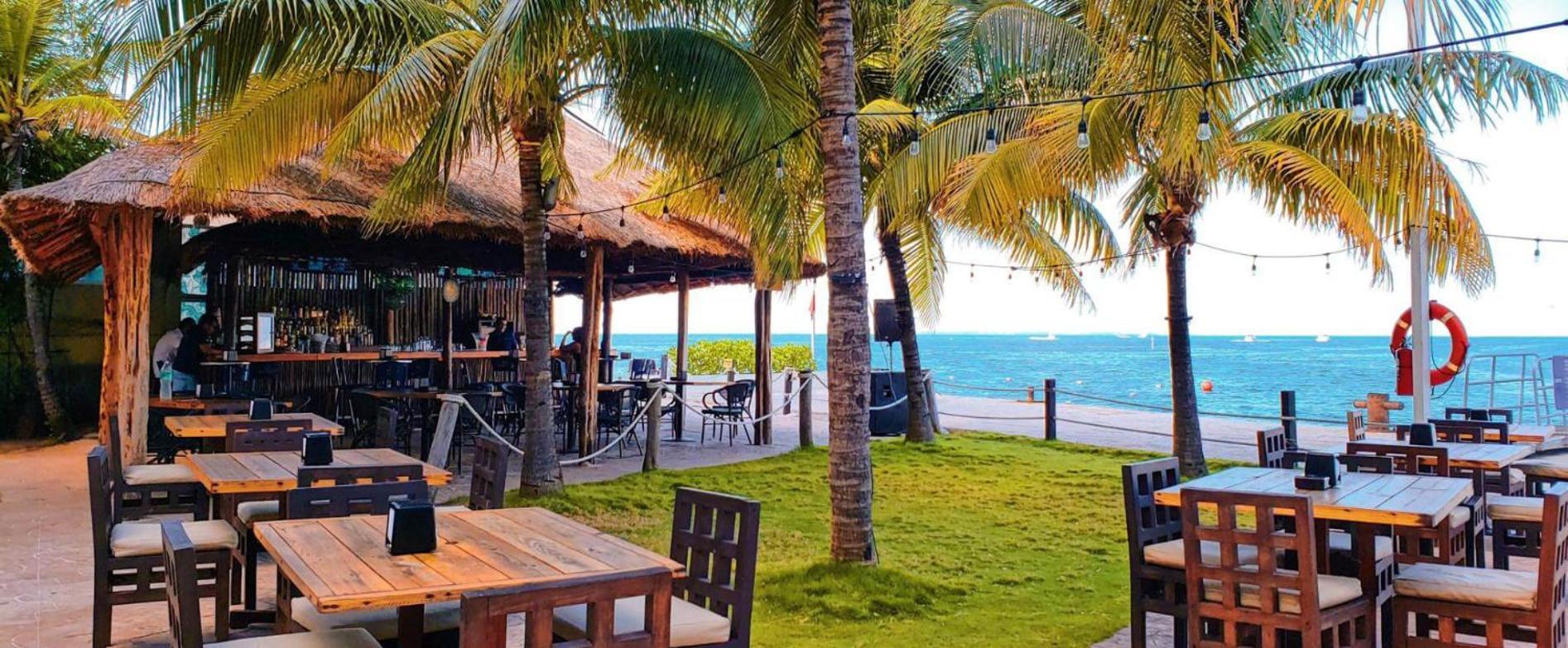 Front Beach Private Room With Shared Bathroom Cancún Eksteriør billede