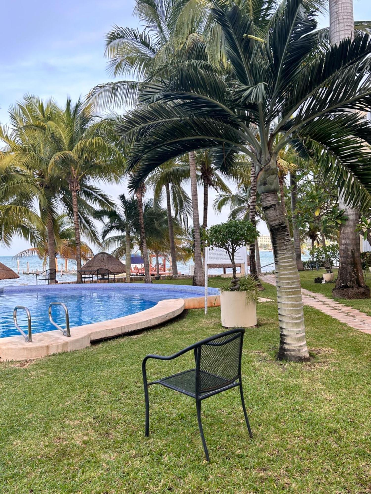 Front Beach Private Room With Shared Bathroom Cancún Eksteriør billede