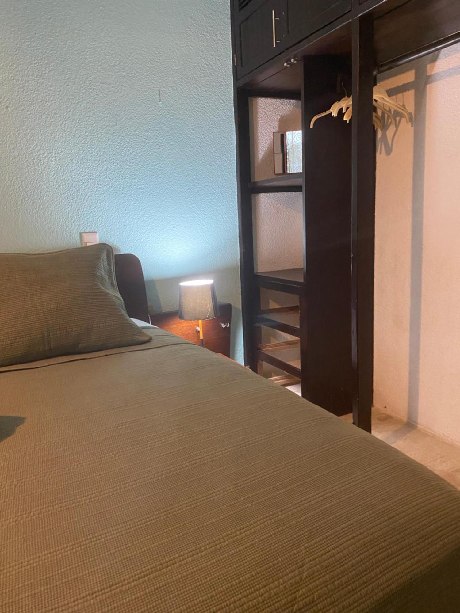 Front Beach Private Room With Shared Bathroom Cancún Eksteriør billede