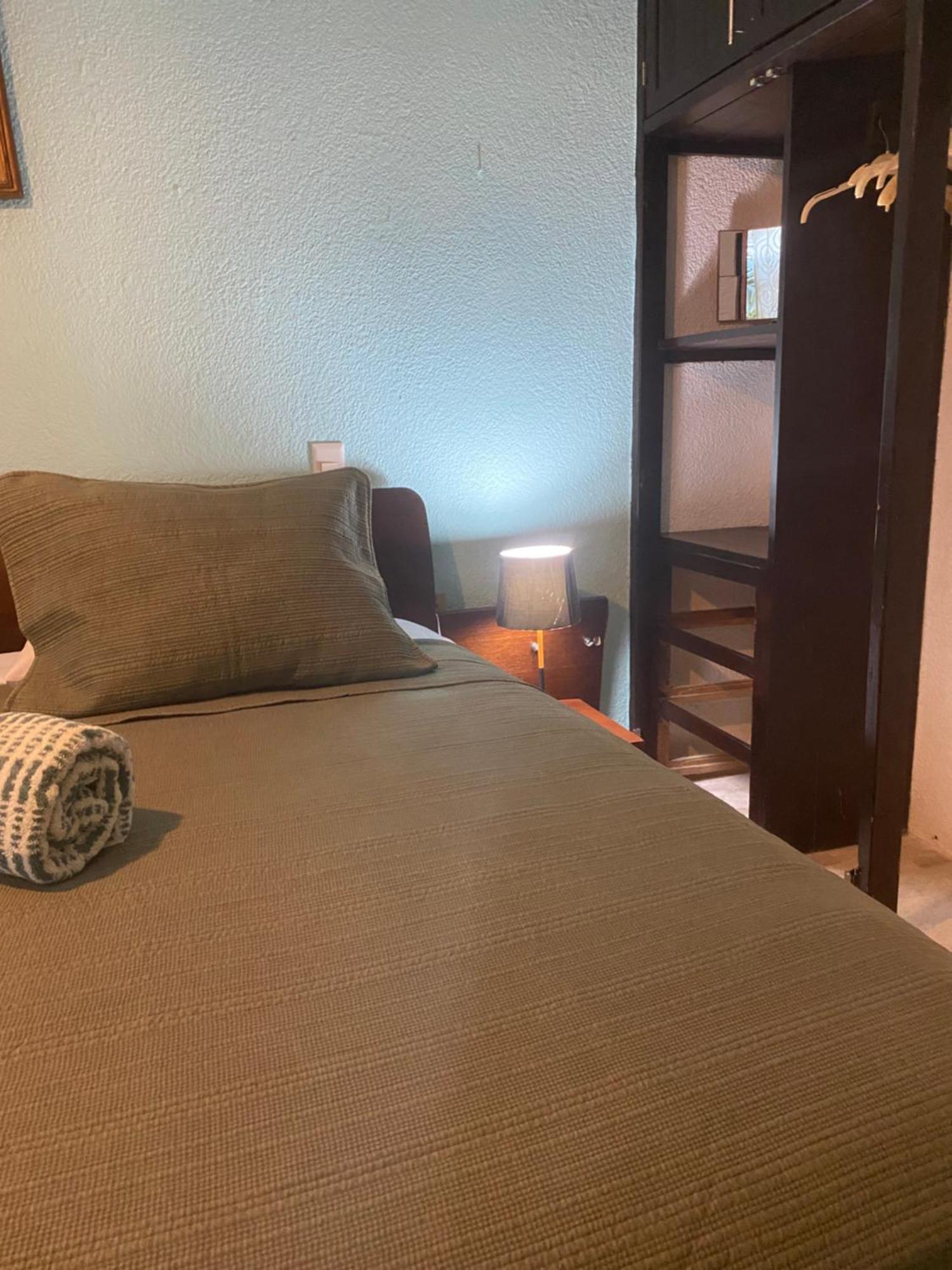 Front Beach Private Room With Shared Bathroom Cancún Eksteriør billede