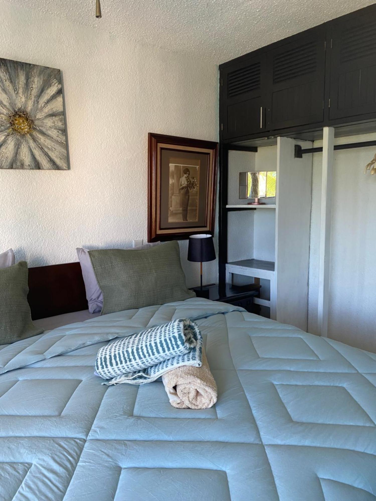 Front Beach Private Room With Shared Bathroom Cancún Eksteriør billede