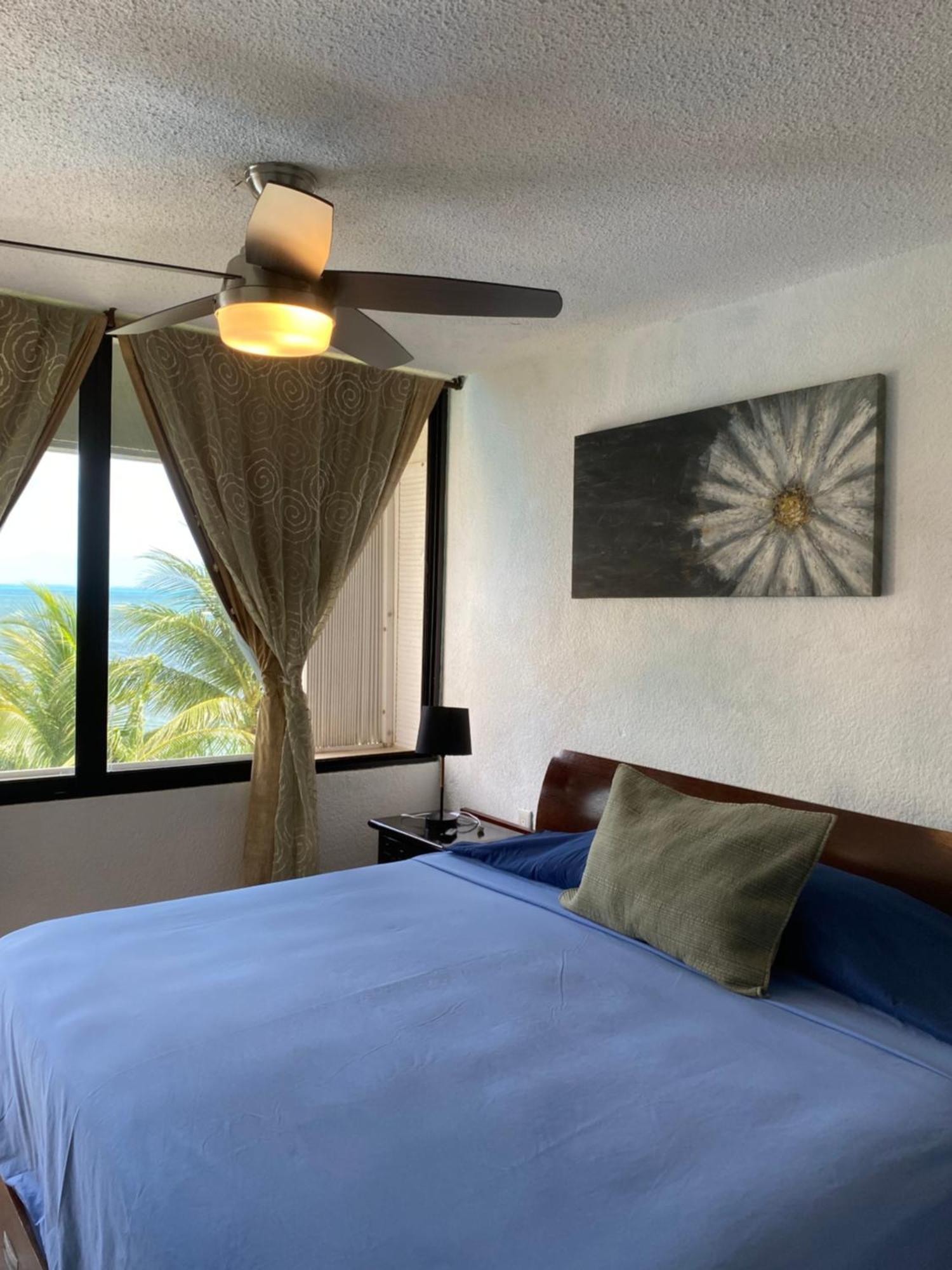 Front Beach Private Room With Shared Bathroom Cancún Eksteriør billede